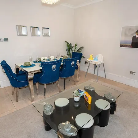 3 Bedroom House With Spacious Back Garden & Free Parking In Ilford, Barking Apartment Barking (Greater London)