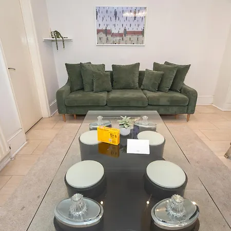3 Bedroom House With Spacious Back Garden & Free Parking In Ilford, Barking * Barking (Greater London)
