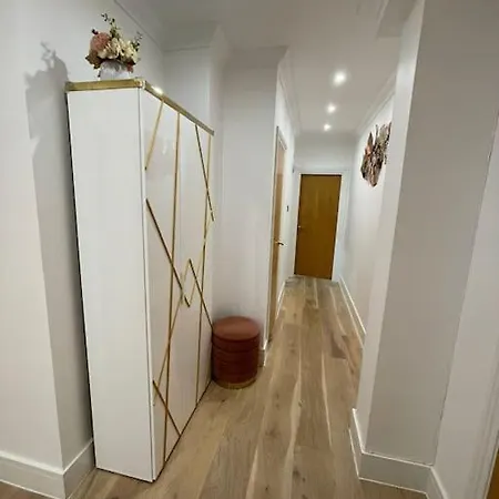3 Bed Smart - Canary Wharf Apartment