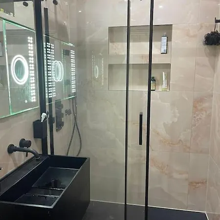 3 Bed Smart - Canary Wharf Apartment