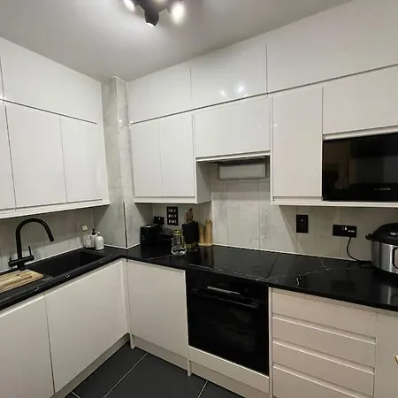 3 Bed Smart - Canary Wharf Apartment London