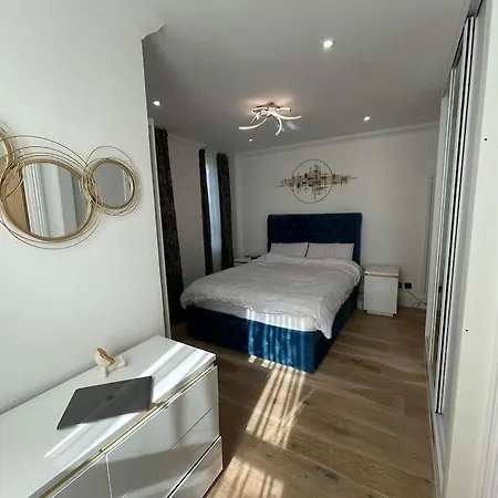 3 Bed Smart - Canary Wharf Apartment *