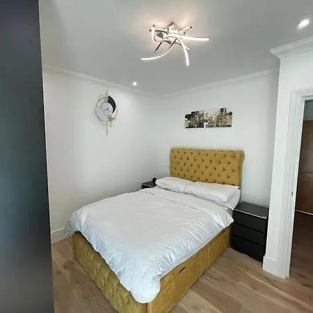 3 Bed Smart - Canary Wharf Apartment