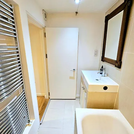 Charming Hyde Park Private With Back Patio By Lancaster Gate And Paddington Station 伦敦