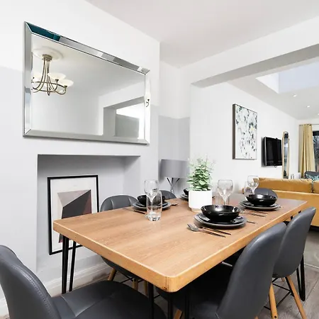 公寓 Large 4 Bedroom House With Parking Available 伦敦