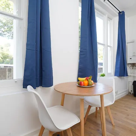 Quaint Flat By Hampstead Heath *