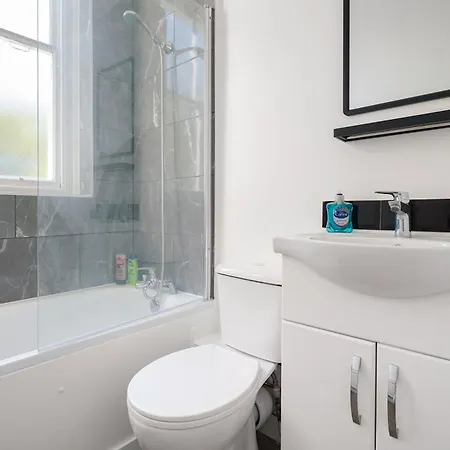 Quaint Flat By Hampstead Heath *