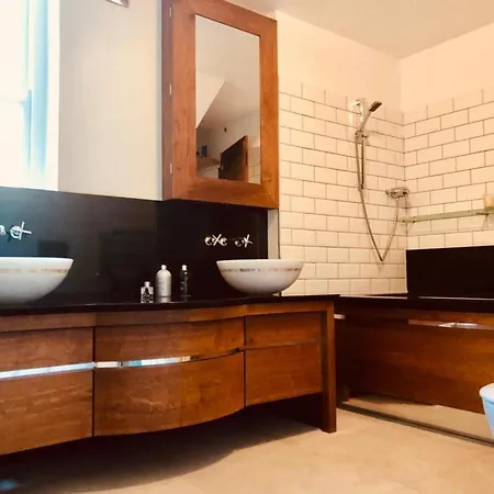 公寓 Luxury Spacious On Mattock Lane *