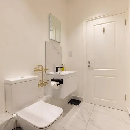Modern Luxury Soho Apartment *