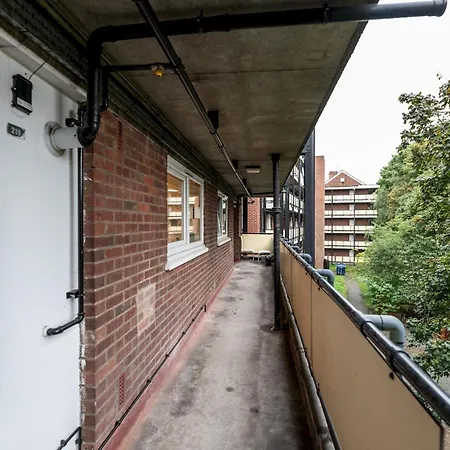 Modern 2-bed Flat Woolwich Station 6 Mins Walk Pass The Keys * London