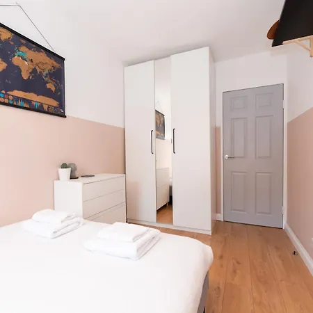 Apartment Modern 2-bed Flat Woolwich Station 6 Mins Walk Pass The Keys