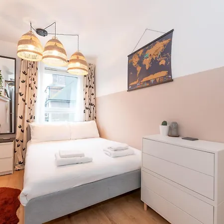 Apartment Modern 2-bed Flat Woolwich Station 6 Mins Walk Pass The Keys *