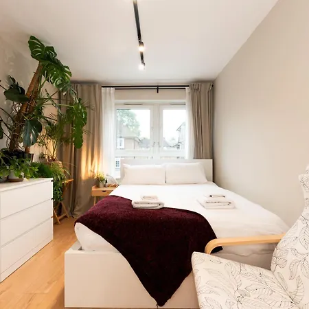 Apartment Modern 2-bed Flat Woolwich Station 6 Mins Walk Pass The Keys London