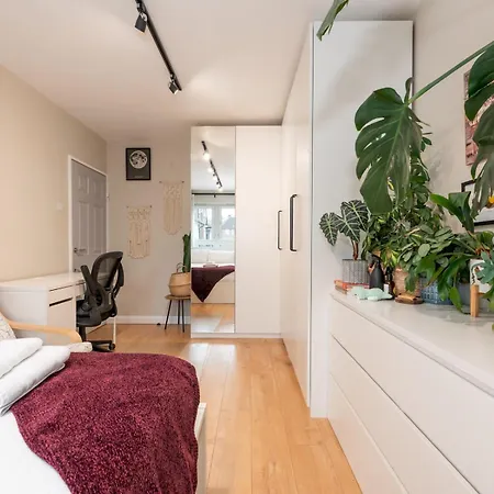 Apartment Modern 2-bed Flat Woolwich Station 6 Mins Walk Pass The Keys London