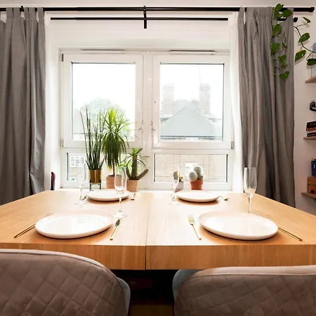 Modern 2-bed Flat Woolwich Station 6 Mins Walk Pass The Keys * London