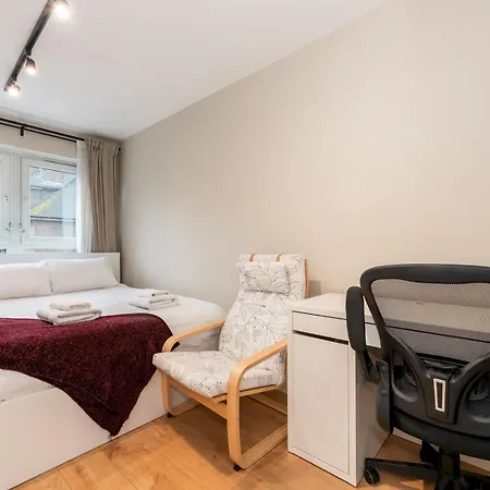 Apartment Modern 2-bed Flat Woolwich Station 6 Mins Walk Pass The Keys