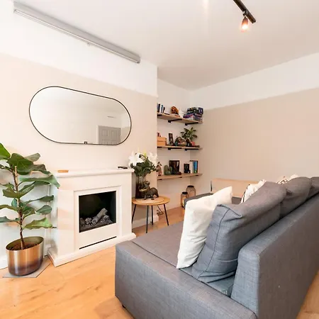 Apartment Modern 2-bed Flat Woolwich Station 6 Mins Walk Pass The Keys *
