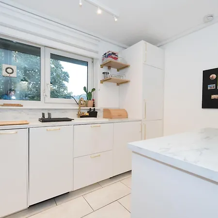 Modern 2-bed Flat Woolwich Station 6 Mins Walk Pass The Keys * London