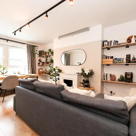 Apartment Modern 2-bed Flat Woolwich Station 6 Mins Walk Pass The Keys