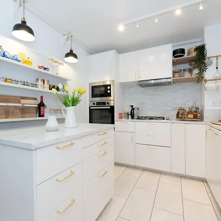 Modern 2-bed Flat Woolwich Station 6 Mins Walk Pass The Keys Apartment London