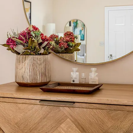Stylish 2br Flat With Terrace In North Kensington לונדון