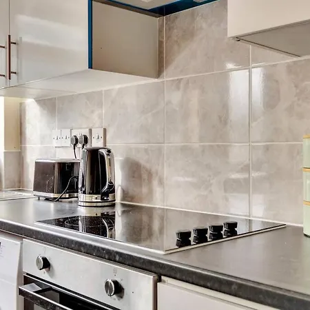 Spacious London Home- 15 Minutes To Paddington