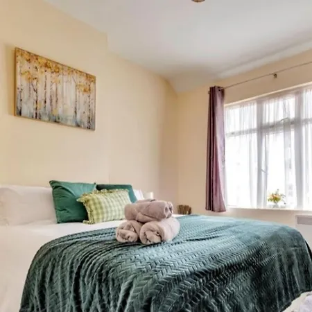 Spacious London Home- 15 Minutes To Paddington *