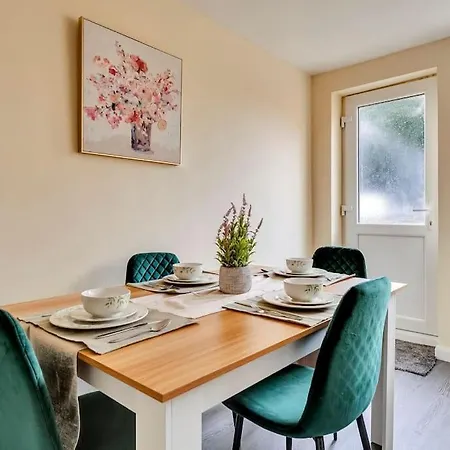 Spacious London Home- 15 Minutes To Paddington Hayes (Greater London)