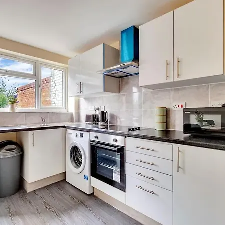 Spacious London Home- 15 Minutes To Paddington Hayes (Greater London)