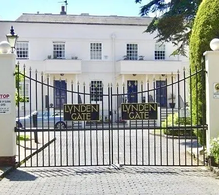 Privatunterkunft Beautiful In Gated Community London
