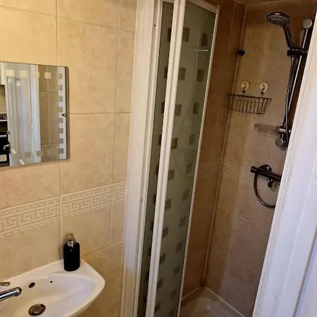Cozy Flat & Lovely Garden, High Speed Wifi * Cranford