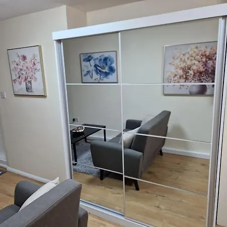 Cozy Flat & Lovely Garden, High Speed Wifi Apartment Cranford