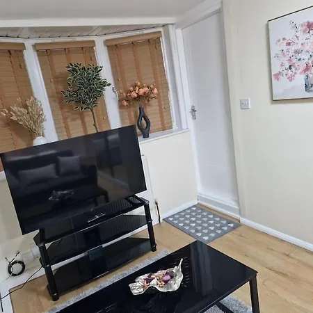 Cozy Flat & Lovely Garden, High Speed Wifi * Cranford