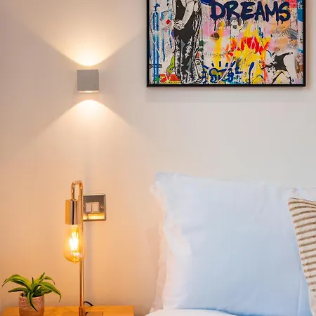 Apartment Urban Haven A Central Modern Gem *