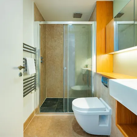 Urban Haven A Central Modern Gem *
