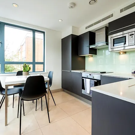 Urban Haven A Central Modern Gem Apartment