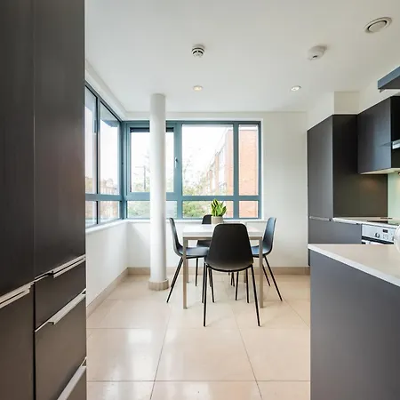 Urban Haven A Central Modern Gem Apartment