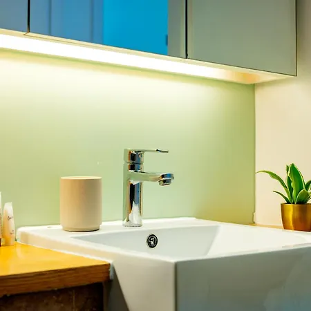 Urban Haven A Central Modern Gem Apartment