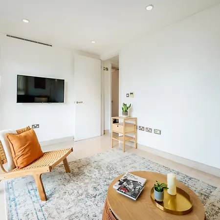 Urban Haven A Central Modern Gem *