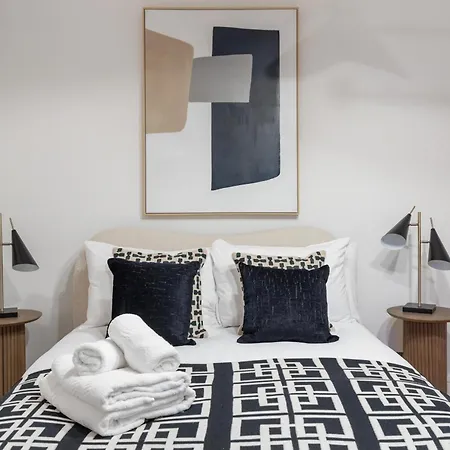 Luxurious Hideaway Retreat - La Reserve Knightsbrige Apartment