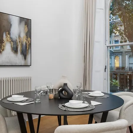 Luxurious Hideaway Retreat - La Reserve Knightsbrige Apartment *