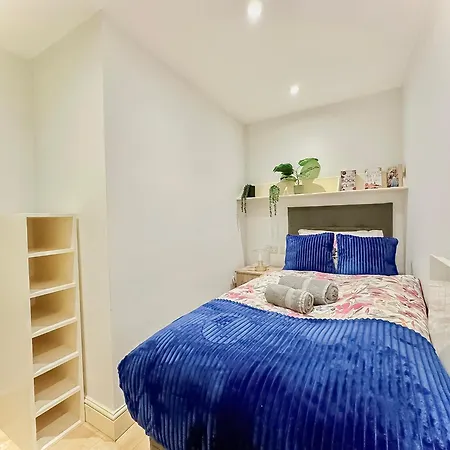 Detached House With Free Parking In Little Venice Near Paddington Hyde Park