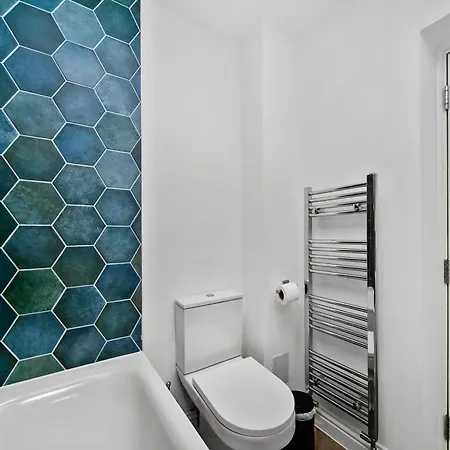 Soho One Bedroom Apartment *