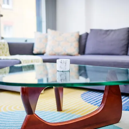 Soho One Bedroom Apartment *