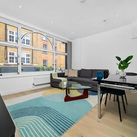Soho One Bedroom Apartment *