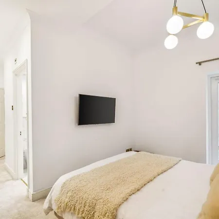Elegant Fitzrovian Apartment London