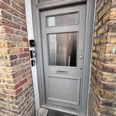 Cozy With Great Location Apartment London