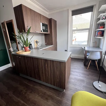 Cozy With Great Location