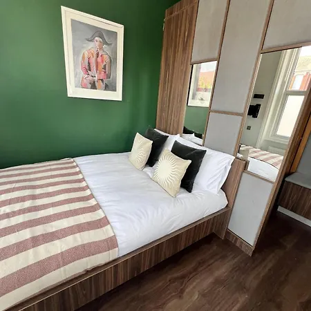 Cozy With Great Location Apartment *