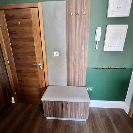 Apartment Cozy With Great Location *